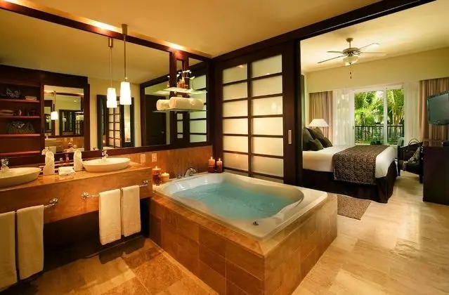 Family Concierge One Bedroom Master Suite