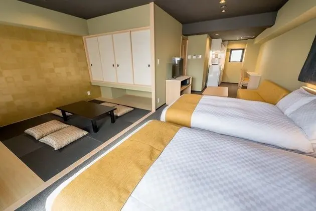 Oda (2 Large Twin Beds, 2 Futons,Sofa Bed)