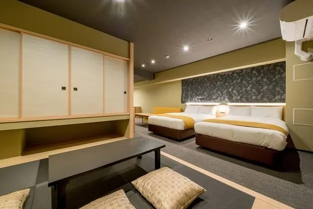 Oda (2 Large Twin Beds, 2 Futons,Sofa Bed)