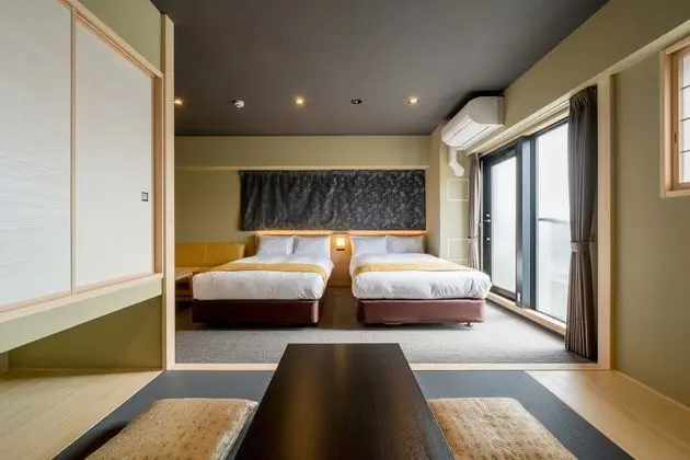 Oda (2 Large Twin Beds, 2 Futons,Sofa Bed)