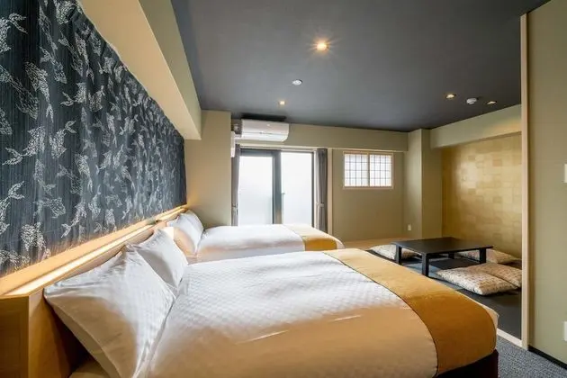 Oda (2 Large Twin Beds, 2 Futons,Sofa Bed)