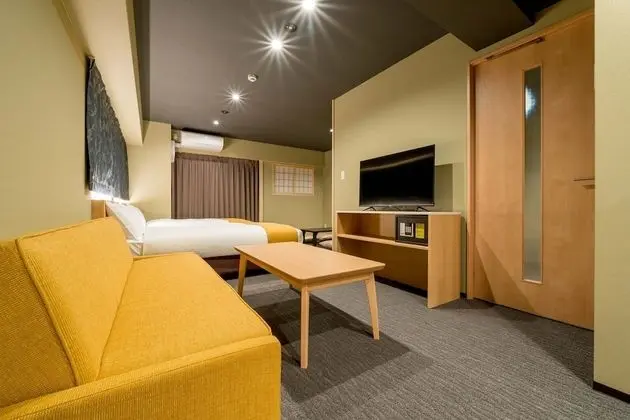 Oda (2 Large Twin Beds, 2 Futons,Sofa Bed)