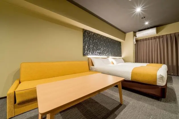 Oda (2 Large Twin Beds, 2 Futons,Sofa Bed)
