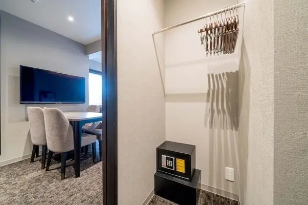 Family Oda, Sigara İçilmez (1 Queen and 2 Sofa Beds, for 5 people)