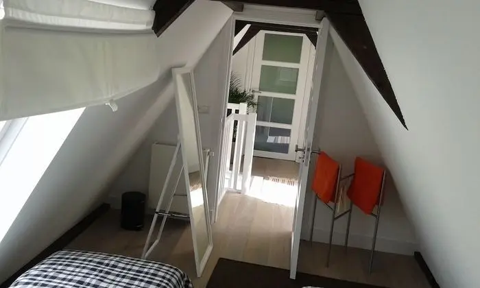 İki Ayrı Yataklı Oda, Ortak Banyo
