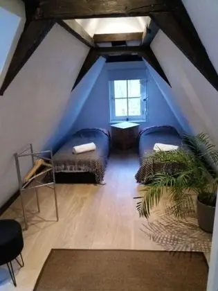 İki Ayrı Yataklı Oda, Ortak Banyo