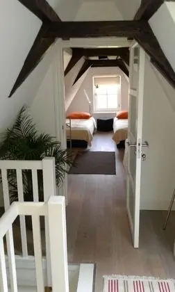 İki Ayrı Yataklı Oda, Ortak Banyo
