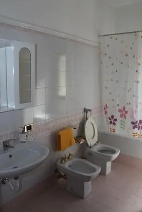 Tek Büyük Yataklı Oda, Ortak Banyo