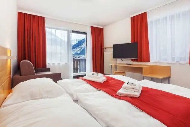 Tek Büyük Yataklı Oda, Balkon, Tepe Manzaralı