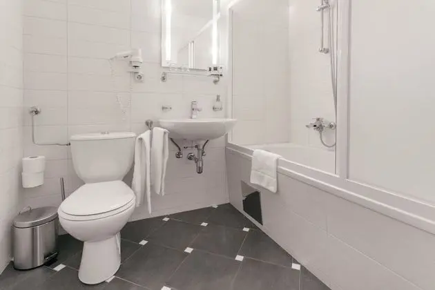 Tek Büyük Yataklı Oda, Balkon, Tepe Manzaralı