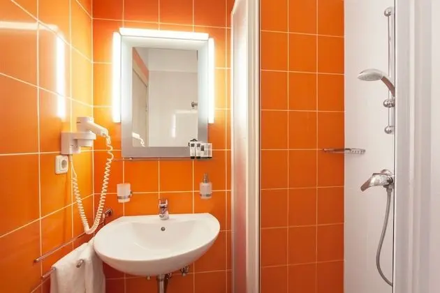 Tek Büyük Yataklı Oda, Balkon, Tepe Manzaralı