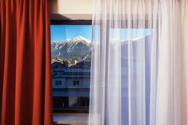 Tek Büyük Yataklı Oda, Balkon, Tepe Manzaralı