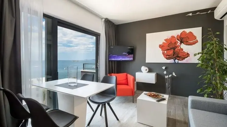Standard Apart Daire, Deniz Manzaralı