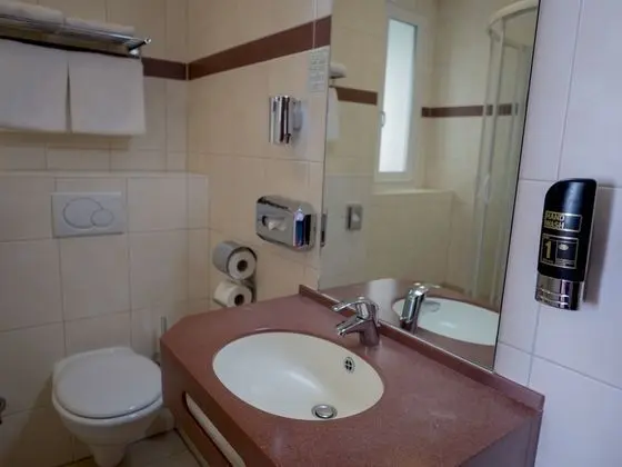 Üç Kişilik Oda