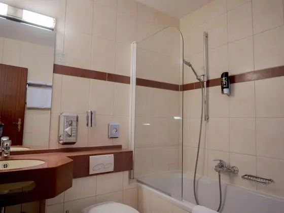 Üç Kişilik Oda