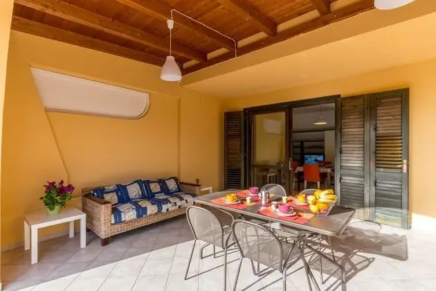 Apart Daire, 2 Yatak Odası, Veranda, Zemin Kat (ERMES)