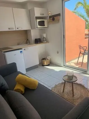 Stüdyo, Bahçe Manzaralı