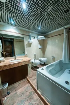 Büyük Yataklı Tek Kişilik Oda