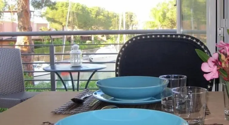 Apart Daire, 1 Yatak Odası, Teras, Kanal Manzaralı