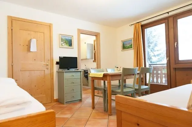 Apart Daire, 1 Büyük (Queen) Boy Yatak ve Çekyat, Dağ Manzaralı