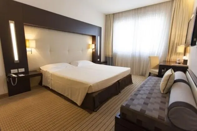 Büyük Yataklı Tek Kişilik Oda