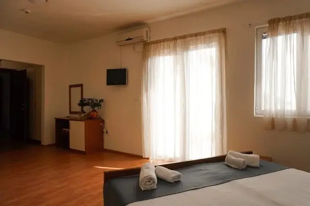 Basic Stüdyo, Birden Çok Yatak, Dağ Manzaralı