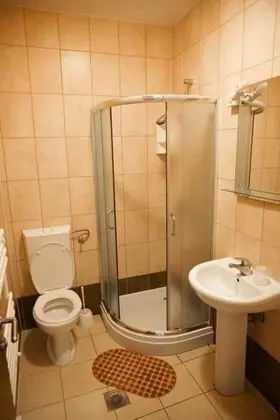 Basic Stüdyo, Birden Çok Yatak, Dağ Manzaralı