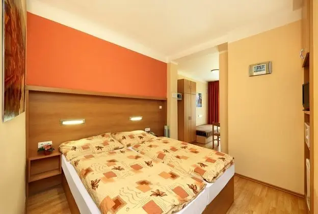 Üç Kişilik Oda