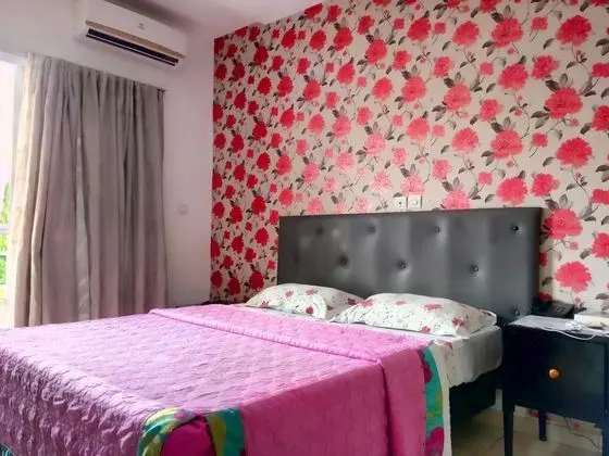 Deluxe Tek Büyük Yataklı Oda, Havuz Manzaralı