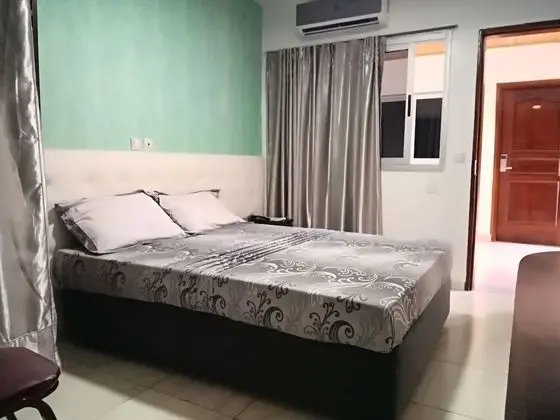 Deluxe Tek Büyük Yataklı Oda, Havuz Manzaralı