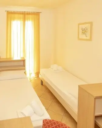 Standard Apart Daire, 2 Yatak Odası, Göl Manzaralı, Zemin Kat