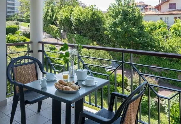 Apart Daire, Bahçe Manzaralı