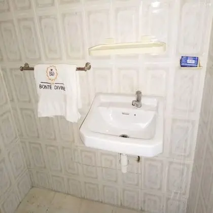 Traditional Stüdyo Süit