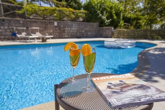 Villa, Sigara İçilebilir