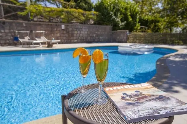 Villa, Sigara İçilebilir