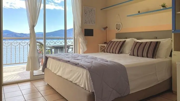 Deluxe Tek Büyük Yataklı Oda, 1 Çift Kişilik Yatak, Küçük Mutfak, Göl Manzaralı
