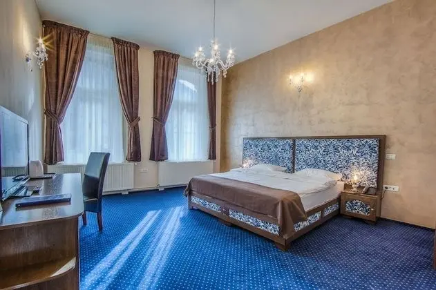 Deluxe Double or Twin Room (Black Church view)