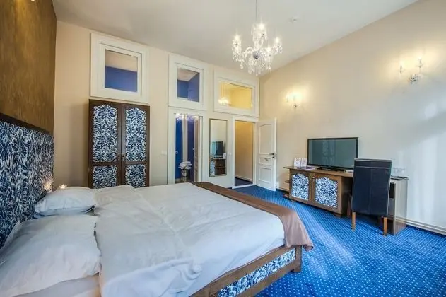 Deluxe Double or Twin Room (Black Church view)