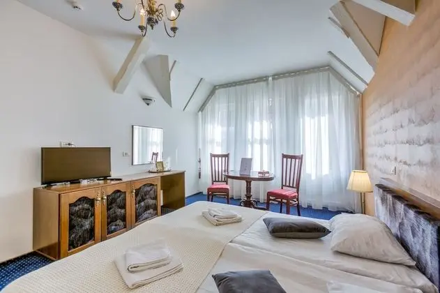 Deluxe Double or Twin Room (Black Church view)
