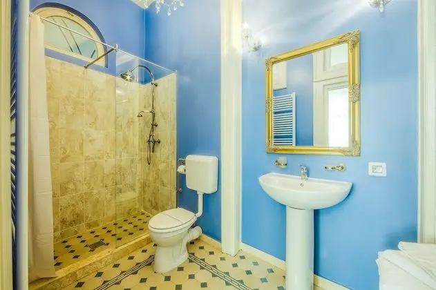 Deluxe Double or Twin Room (Black Church view)