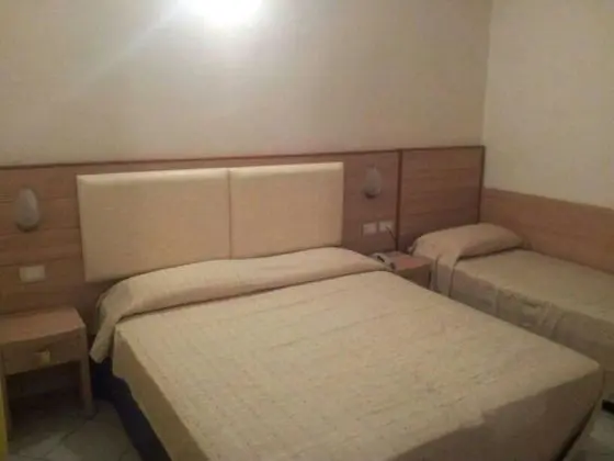 Üç Kişilik Oda, Balkon, Bahçe Manzaralı