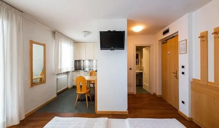 Economy Stüdyo, Balkon