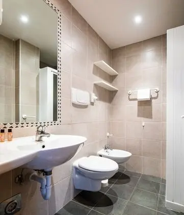 Economy Stüdyo, Balkon