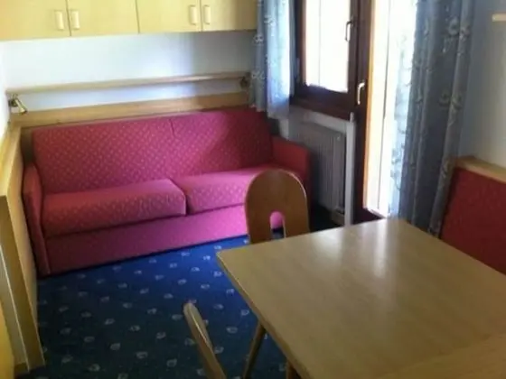 Economy Stüdyo, Balkon