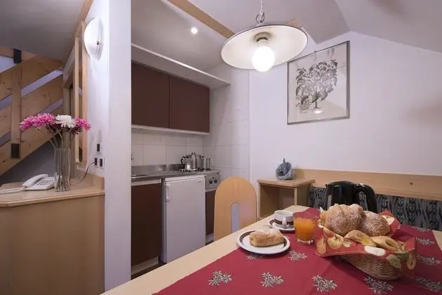 Economy Stüdyo, Balkon