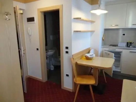 Economy Stüdyo, Balkon