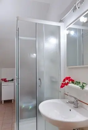 Apart Daire, 2 Yatak Odası, Küçük Mutfak