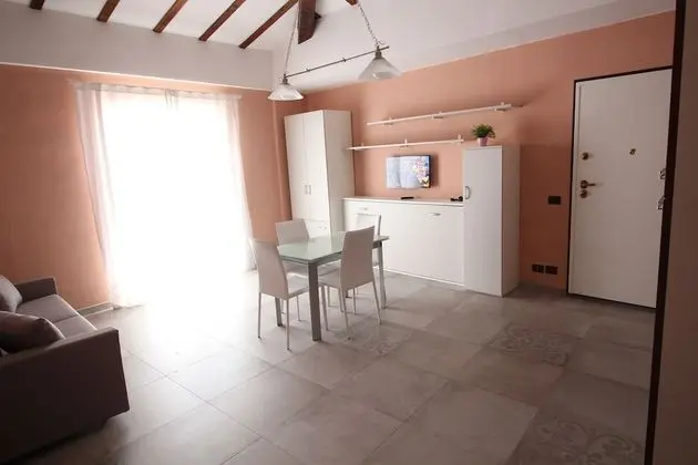 Apartment (103)