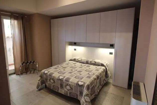 Apartment (103)
