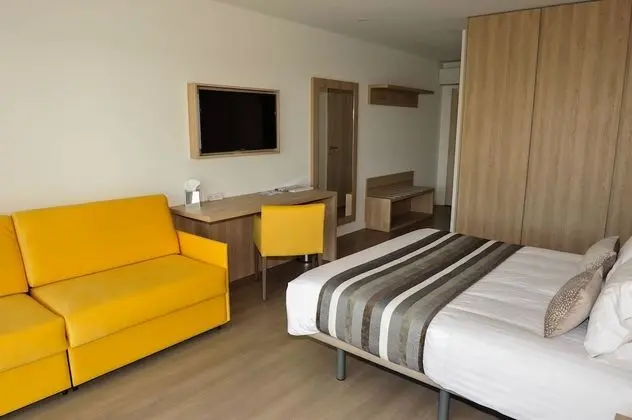 Club Tek Büyük veya İki Ayrı Yataklı Oda